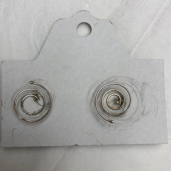 😊 5/$20 Brand new earrings! - Picture 2 of 3